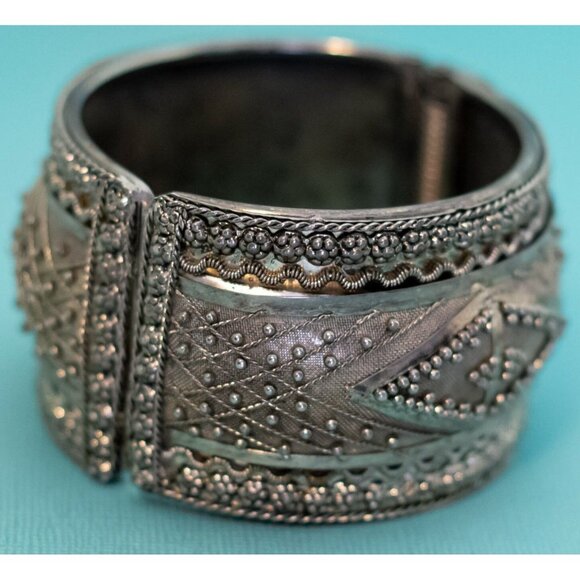 7 inch, Vintage Silver Tone Intricate Mandala Stylized Hinge Bangle - EX9 - Picture 2 of 3